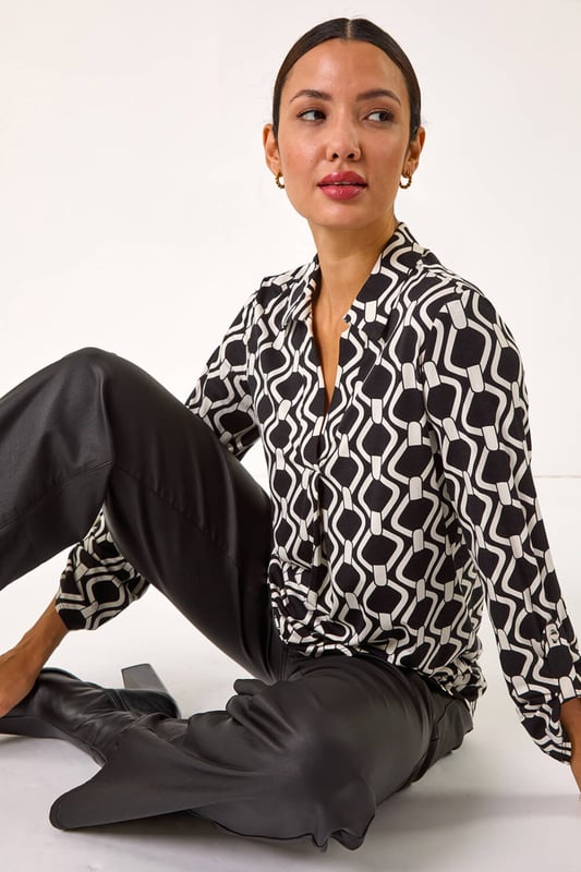 Mono Chain Print V-Neck Stretch Top from Roman. Add a touch of sophistication to your Autumn Winter wardrobe with this trendy mono chain v-neck top. Crafted from stretchy jersey fabric, this top features a smart v-neckline collar that adds a touch of elegance to any outfit. The long sleeves keep you warm during the colder months, while the finishing touch of a mono-chain print adds a modern edge. Pair with jeggings and ankle boots for a trendy fall look!