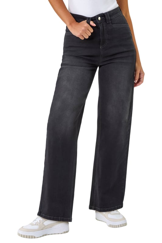Dusk Denim Stretch Wide Leg Jeans from Roman. Bring sleek and modern looks to your wardrobe with these denim jeans. Made perfect for the cooler weather ahead! It is created with front fly and button fastening and functional belt loops & pockets. Finishing in a wide-leg silhouette to help elongate your frame and define your waist. Styled with casual tee’s and trainers for a relaxed day-to-day outfit, or pair it with a blouse and ankle boots for a trendy fall look!