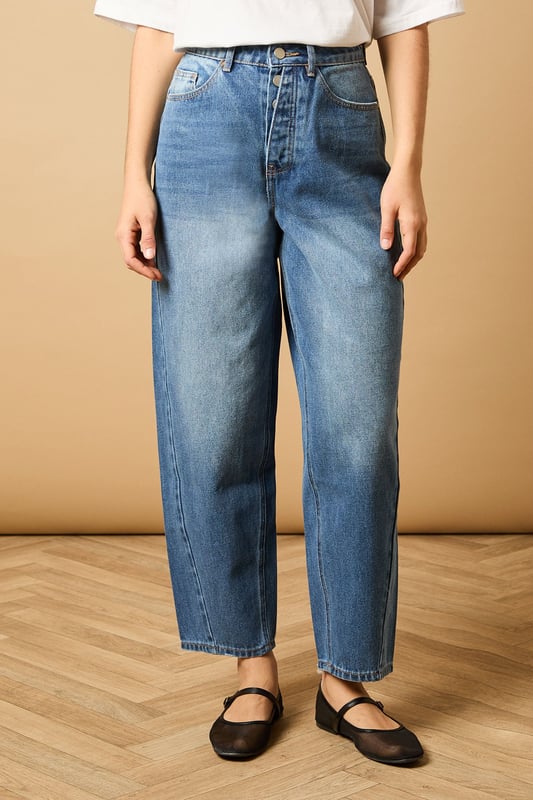 Trendy barrel leg silhouette for a modern twist on classic denim
        High-rise waist for a flattering and comfortable fit
        Tapered design from thigh to ankle for a stylish shape
        Traditional five-pocket styling for practicality
        Button and zip fly fastening for secure wear
    
    Embrace the latest denim trend with these chic barrel leg jeans from Oasis. The high-rise waist and tapered silhouette create a flattering shape that's perfect for various body types. Style these versatile jeans for a range of casual occasions - pair them with a cropped white tee and denim jacket for a double denim look that's effortlessly cool. For a more polished ensemble, team with a silky blouse and metallic flats. These jeans are ideal for family gatherings, weekend brunches, or casual Fridays at the office. The relaxed fit through the thigh transitioning to a slightly narrower ankle offers both comfort and style, making these jeans a wardrobe staple that you'll reach for time and time again.