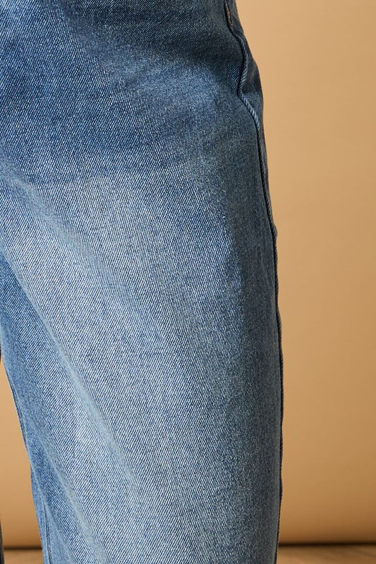Trendy barrel leg silhouette for a modern twist on classic denim
        High-rise waist for a flattering and comfortable fit
        Tapered design from thigh to ankle for a stylish shape
        Traditional five-pocket styling for practicality
        Button and zip fly fastening for secure wear
    
    Embrace the latest denim trend with these chic barrel leg jeans from Oasis. The high-rise waist and tapered silhouette create a flattering shape that's perfect for various body types. Style these versatile jeans for a range of casual occasions - pair them with a cropped white tee and denim jacket for a double denim look that's effortlessly cool. For a more polished ensemble, team with a silky blouse and metallic flats. These jeans are ideal for family gatherings, weekend brunches, or casual Fridays at the office. The relaxed fit through the thigh transitioning to a slightly narrower ankle offers both comfort and style, making these jeans a wardrobe staple that you'll reach for time and time again.