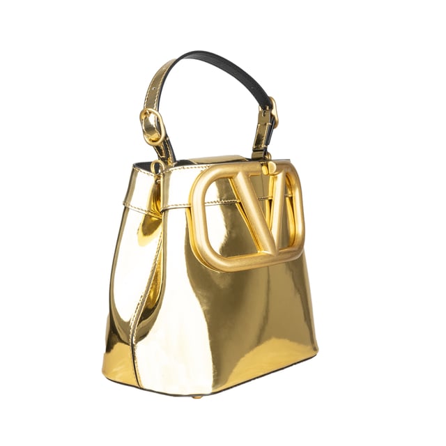 VINTAGE, RRP AS NEW
The Valentino Supervee Logo Tote Bag is a stunning accessory crafted from high-quality leather and featuring a bold metallic effect. The front logo adds a touch of luxury, while the magnetic closure and inside pockets provide practicality. With an adjustable shoulder strap and gold trim, this bag is both functional and stylish.
Remarks: There are some scratches on the hardware.
Inclusion: Dust bag, booklet.
Assured Product Authenticity: This product is supplied by a renowned and trusted partner.
With this purchase, you are preserving iconic craftsmanship, celebrating heritage, and embracing the beauty of conscious shopping.Measurments:  width: 482 mm height: 470 mm handle drop: 304.8 mm