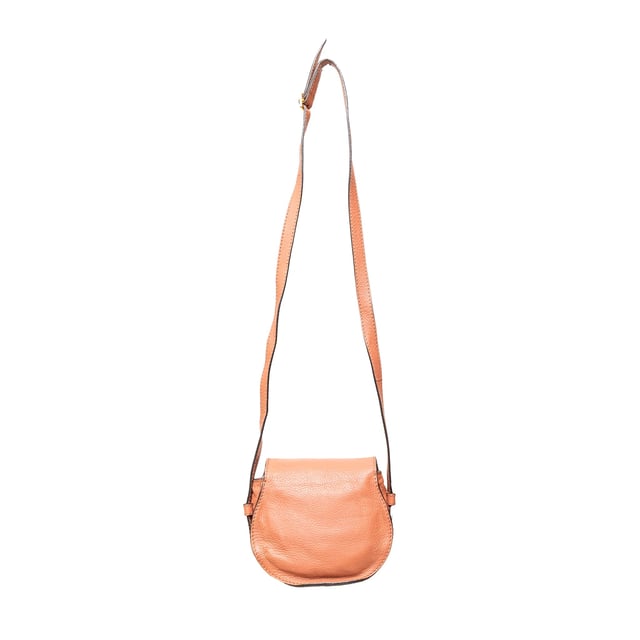 VINTAGE, RRP AS NEW
This mini Marcie saddle bag, crafted from calf leather, combines a sleek upper line and curved shape, reflecting a mix of equestrian charm and feminine style. 
Remarks: there are some creases. Measurments:  width: 444 mm height: 381 mm handle drop: 1377.9 mm