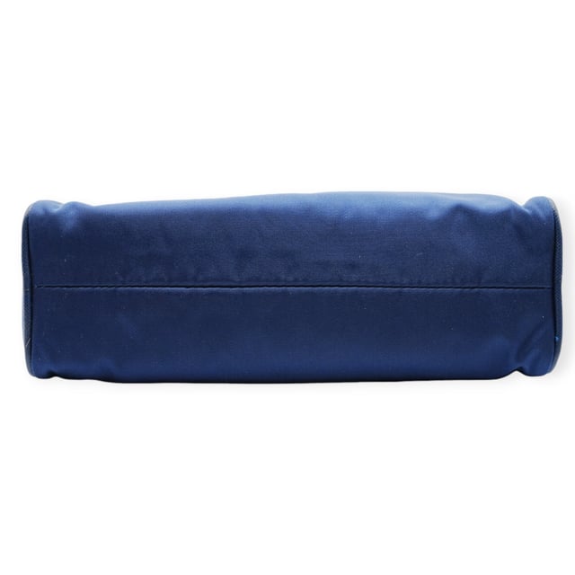 VINTAGE, RRP AS NEW
The Prada Blue Nylon Shoulder Bag features a minimalist design in vibrant blue nylon. Lightweight and functional, it’s perfect for adding a pop of color and modern style to everyday ensembles.
Inclusion: Dustbag, instruction paper
Remarks: Overall no damages 
Assured Product Authenticity: This product is supplied by a renowned and trusted partner.
With this purchase, you are preserving iconic craftsmanship, celebrating heritage, and embracing the beauty of conscious shopping.Measurments:  width: 152 mm length: 584 mm height: 342 mm