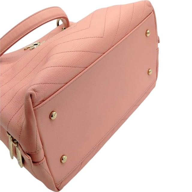 VINTAGE, RRP AS NEW
This refined tote is crafted from chevron-stitched textured calfskin leather in ivory. It features a durable top handle and an adjustable shoulder strap for versatile carrying options. The flap opens to reveal a tonal ivory fabric-lined interior, complete with a central zippered compartment and two open compartments on either side. This elegant bag offers ample space for all your essentials, whether for day or evening, showcasing the timeless craftsmanship and sophistication synonymous with Chanel.
Inclusion: Dustbag 
Remarks: The colors of strap’s ends are damaged  Measurments:  width: 736 mm height: 444 mm strap length: 1244.34 - 1258.26 mm handle drop: 290.81 mm