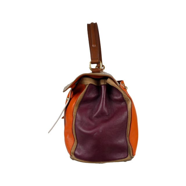 VINTAGE, RRP AS NEW
This Yves Saint Laurent Tri-Color Large Muse Two Handbag is crafted from high-quality leather for durability and timeless style. The gold-tone studs at the belt flaps and bottom provide extra protection against scratches and scuffs. Inside, the spacious suede-lined interior features two compartments for all your essentials.
Remarks: There is one small spot.
Assured Product Authenticity: This product is supplied by a renowned and trusted partner.
With this purchase, you are preserving iconic craftsmanship, celebrating heritage, and embracing the beauty of conscious shopping. Measurments:  width: 812 mm height: 525 mm handle drop: 393.7 mm
