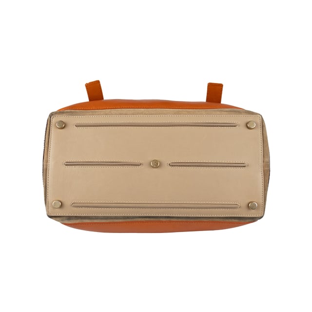 VINTAGE, RRP AS NEW
This Yves Saint Laurent Tri-Color Large Muse Two Handbag is crafted from high-quality leather for durability and timeless style. The gold-tone studs at the belt flaps and bottom provide extra protection against scratches and scuffs. Inside, the spacious suede-lined interior features two compartments for all your essentials.
Remarks: There is one small spot.
Assured Product Authenticity: This product is supplied by a renowned and trusted partner.
With this purchase, you are preserving iconic craftsmanship, celebrating heritage, and embracing the beauty of conscious shopping. Measurments:  width: 812 mm height: 525 mm handle drop: 393.7 mm