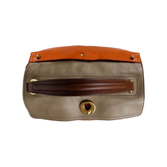 VINTAGE, RRP AS NEW
This Yves Saint Laurent Tri-Color Large Muse Two Handbag is crafted from high-quality leather for durability and timeless style. The gold-tone studs at the belt flaps and bottom provide extra protection against scratches and scuffs. Inside, the spacious suede-lined interior features two compartments for all your essentials.
Remarks: There is one small spot.
Assured Product Authenticity: This product is supplied by a renowned and trusted partner.
With this purchase, you are preserving iconic craftsmanship, celebrating heritage, and embracing the beauty of conscious shopping. Measurments:  width: 812 mm height: 525 mm handle drop: 393.7 mm