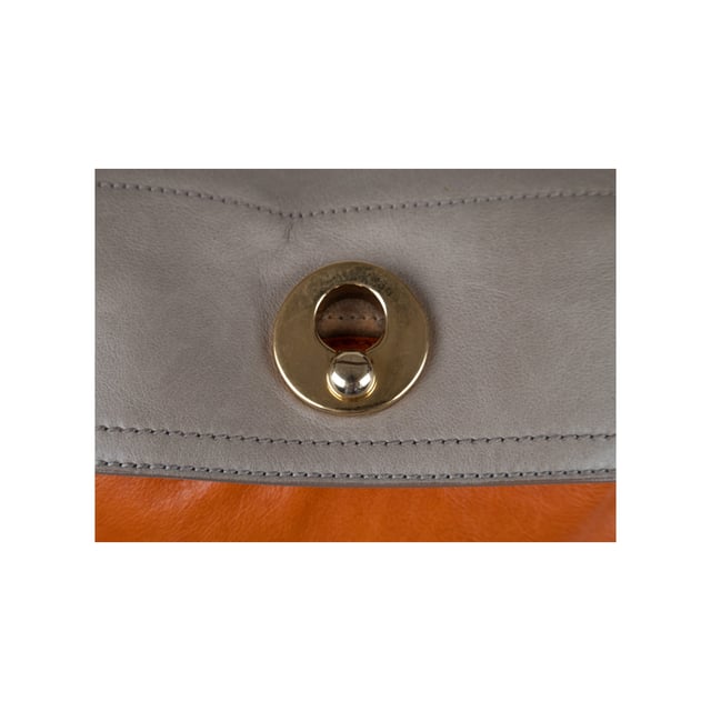 VINTAGE, RRP AS NEW
This Yves Saint Laurent Tri-Color Large Muse Two Handbag is crafted from high-quality leather for durability and timeless style. The gold-tone studs at the belt flaps and bottom provide extra protection against scratches and scuffs. Inside, the spacious suede-lined interior features two compartments for all your essentials.
Remarks: There is one small spot.
Assured Product Authenticity: This product is supplied by a renowned and trusted partner.
With this purchase, you are preserving iconic craftsmanship, celebrating heritage, and embracing the beauty of conscious shopping. Measurments:  width: 812 mm height: 525 mm handle drop: 393.7 mm