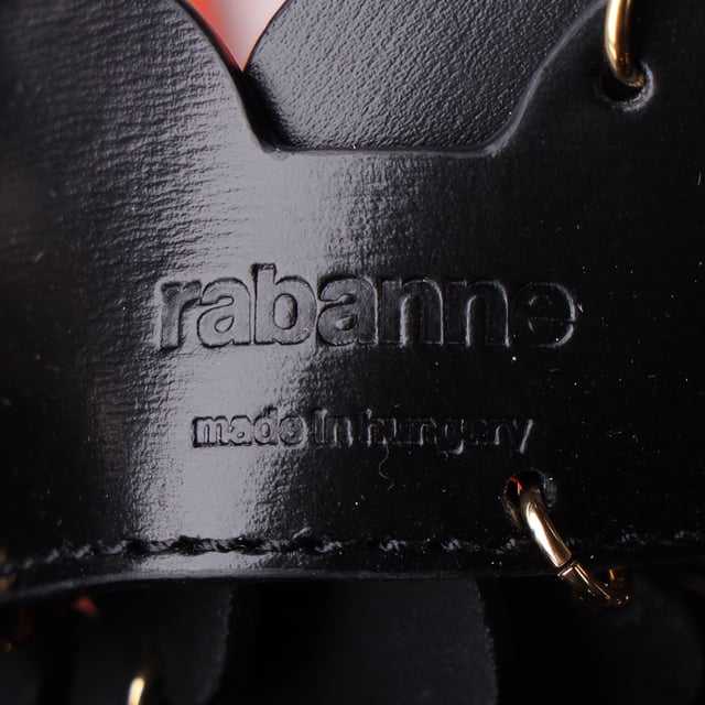 A new iconic leather assembly bag coming to life through the exceptional Rabanne's savoir-faire. Material composition:85% Leather 15% Metal. Season Reference (Collection): Winter 2023. Measurements: 16 x 16 x 9 cm Measurments:  width: 160 mm length: 160 mm height: 90 mm