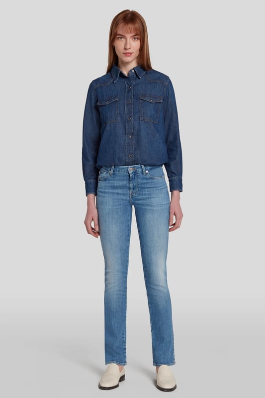 Damen  Die Kimmie Straight Jeans sind mit ihrem schmalen geraden Bein und dem mittelhohen Konturbund sehr vorteilhaft geschnitten. Und nicht nur das: Sie sind aus Slim Illusion Earthkind Denim gefertigt, einem zu 100 % abbaubaren Baumwolldenim, der eine schöne Silhouette formt. Die hellblaue Waschung wirkt besonders schick mit Loafern und einem Jeanshemd. Die Jeans von 7 For All Mankind werden aus Premiumstoffen hergestellt.