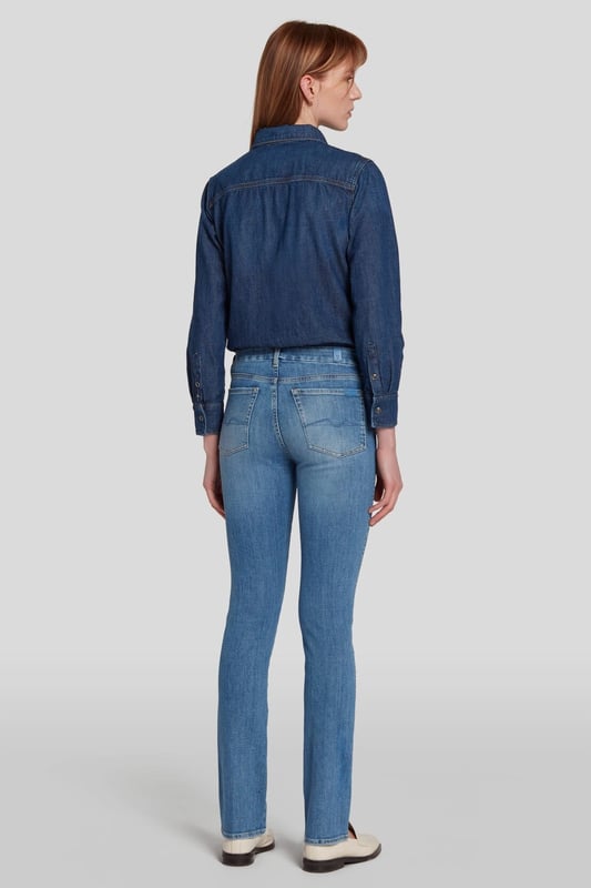 Damen  Die Kimmie Straight Jeans sind mit ihrem schmalen geraden Bein und dem mittelhohen Konturbund sehr vorteilhaft geschnitten. Und nicht nur das: Sie sind aus Slim Illusion Earthkind Denim gefertigt, einem zu 100 % abbaubaren Baumwolldenim, der eine schöne Silhouette formt. Die hellblaue Waschung wirkt besonders schick mit Loafern und einem Jeanshemd. Die Jeans von 7 For All Mankind werden aus Premiumstoffen hergestellt.