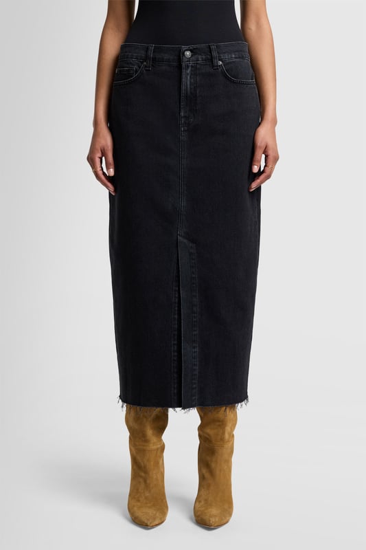 Damen  Der Kellie-Rock ist ein langer Rock aus hochwertigem schwarzem Denim.