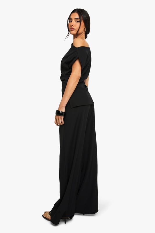 Trousers are a more sophisticated alternative to skinniesTrousers take on a realxed silhouette for the new season, with sports tailoring setting the trends and the wide leg one to watch. Pick printed palazzo pants for a dramatic day time look and tone down with a basic tee, or go for androgynous appeal in tapered man pants and wear with worn-in trainers for a trend-led twist.