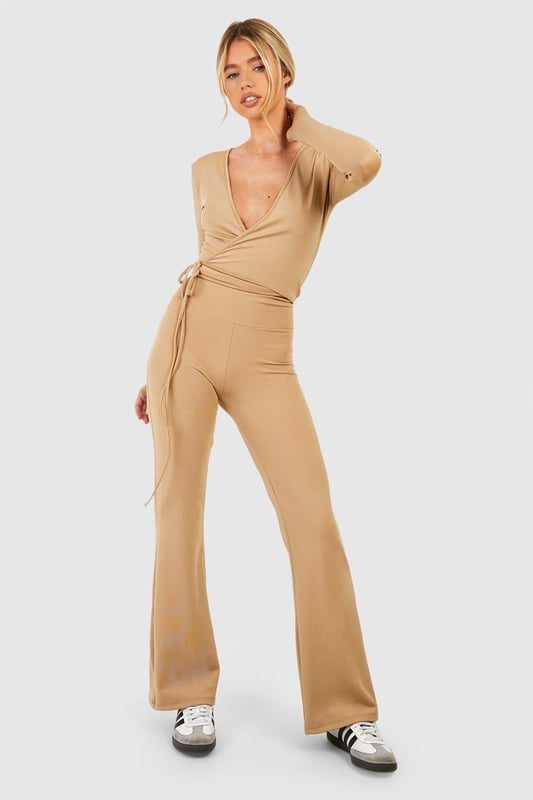 Fold-over waistband for adjustable comfort
        Flared leg design for a retro-inspired silhouette
        Woven tab detail adds a unique touch
        Stretchy fabric blend for ease of movement
        Versatile style suitable for yoga and beyond
    
    Embrace comfort and style with these flared yoga pants, perfect for your active lifestyle. The fold-over waist allows for customisable fit, while the flared leg design adds a trendy, retro-inspired flair to your workout ensemble. The woven tab detail sets these pants apart, making them a standout piece in your activewear collection. Pair with a cropped wrap top and trainers for a coordinated look that transitions seamlessly from the yoga studio to casual outings. The stretchy fabric ensures unrestricted movement during your practice, while the versatile design makes these pants suitable for various activities beyond yoga. Whether you're perfecting your downward dog or meeting friends for a post-workout brunch, these yoga pants offer the perfect blend of functionality and fashion-forward appeal.