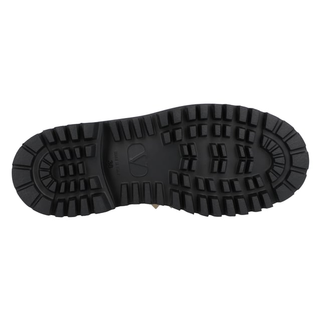 - Rockstud moccasin in calf leather by Valentino Garavani with a rubber lug sole
- Valentino Garavani logo embossed on the tongue and a platinum-plated finish 
- Heel height: 4 cm
- Toe shape: Round toe
- Heel type: Mid heel
- 100% Calf Leather
- Made in Italy Measurments:  height: 40 mm