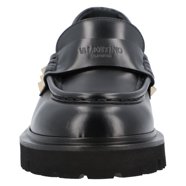 - Rockstud moccasin in calf leather by Valentino Garavani with a rubber lug sole
- Valentino Garavani logo embossed on the tongue and a platinum-plated finish 
- Heel height: 4 cm
- Toe shape: Round toe
- Heel type: Mid heel
- 100% Calf Leather
- Made in Italy Measurments:  height: 40 mm