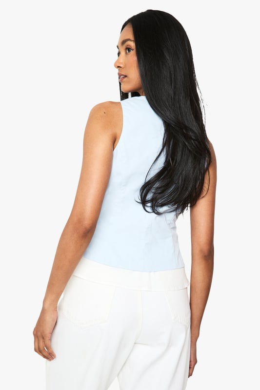 Steal the style top spot in a statement separate from the tops collectionCamis or crops, bandeaus or bralets, we've got all the trend-setting tops so you can stay statement in separates this season. Hit refresh on your jersey basics with pastel hues and pick a quirky kimono to give your ensemble that Eastern-inspired edge. Off the shoulder styles are oh-so-sweet, with slogans making your tee a talking point.