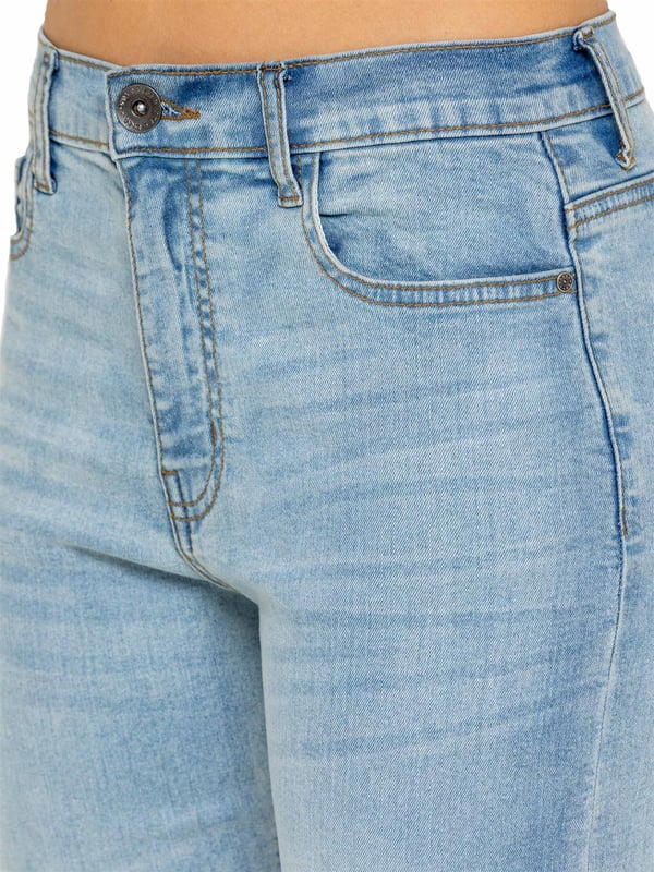 Embrace effortless style and comfort with the Enzo Women's Wide Leg Jeans. Designed with a mid-rise waist and a regular fit, these jeans offer a timeless silhouette that complements any look. Crafted from stretch fabric, they provide flexibility and ease of movement throughout your day. The classic 5-pocket design adds practicality, while the zip fly fastening ensures a secure fit. (657)