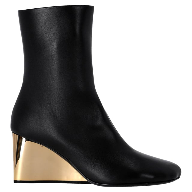 Short black boots embellished with a gold base. Material composition:100% Leather. Season Reference (Collection): Winter 2023
