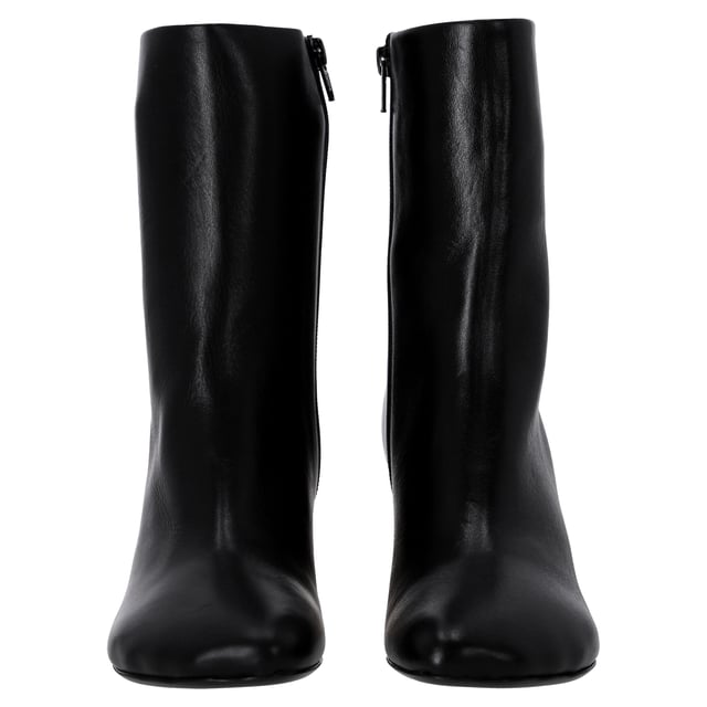 Short black boots embellished with a gold base. Material composition:100% Leather. Season Reference (Collection): Winter 2023