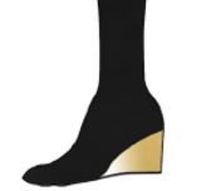 Short black boots embellished with a gold base. Material composition:100% Leather. Season Reference (Collection): Winter 2023