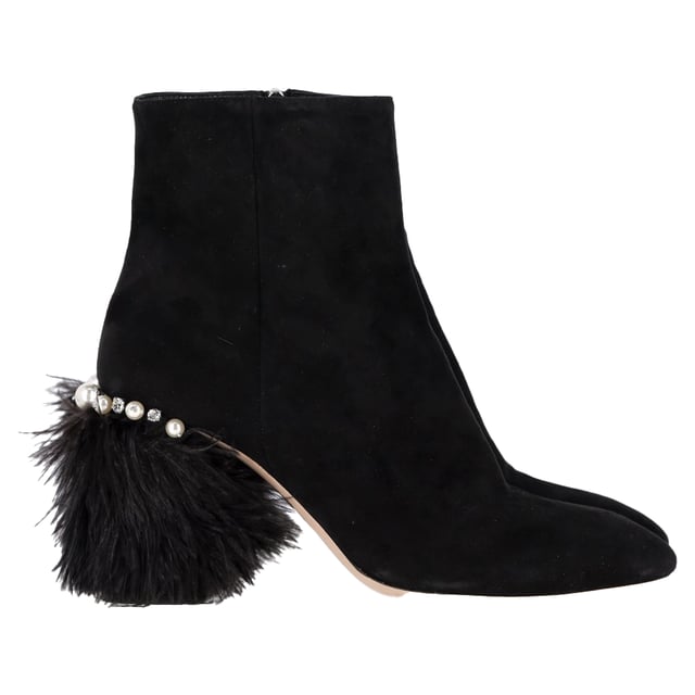 VINTAGE, RRP AS NEW
 The Miu Miu Feather Pearl-Embellished Ankle Boots in Black Suede are a captivating mix of drama and luxury, adorned with delicate pearls and soft feathers for a high-fashion finish. Crafted from plush suede, these boots offer a striking silhouette that effortlessly turns heads. Pair them with a sleek mini dress or tailored shorts to showcase their unique detailing and add a touch of avant-garde elegance to your look.

Miu Miu Feather Pear-Embellished Ankle Boots in Black Suede

Condition: Very good
Signs of wear: Minor markings, Lightly used but very well maintained. Minor mark at soles & creasing, light scuffing at the soles and heels.
Packaging: Dust bag
Color: Black
Material: Suede | suede
Size: IT | 39
Measurements: Heel height: 80; Insole length: 280
SKU: NAPPUGBSH489770W