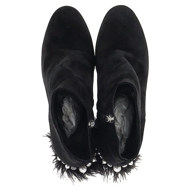 VINTAGE, RRP AS NEW
 The Miu Miu Feather Pearl-Embellished Ankle Boots in Black Suede are a captivating mix of drama and luxury, adorned with delicate pearls and soft feathers for a high-fashion finish. Crafted from plush suede, these boots offer a striking silhouette that effortlessly turns heads. Pair them with a sleek mini dress or tailored shorts to showcase their unique detailing and add a touch of avant-garde elegance to your look.

Miu Miu Feather Pear-Embellished Ankle Boots in Black Suede

Condition: Very good
Signs of wear: Minor markings, Lightly used but very well maintained. Minor mark at soles & creasing, light scuffing at the soles and heels.
Packaging: Dust bag
Color: Black
Material: Suede | suede
Size: IT | 39
Measurements: Heel height: 80; Insole length: 280
SKU: NAPPUGBSH489770W