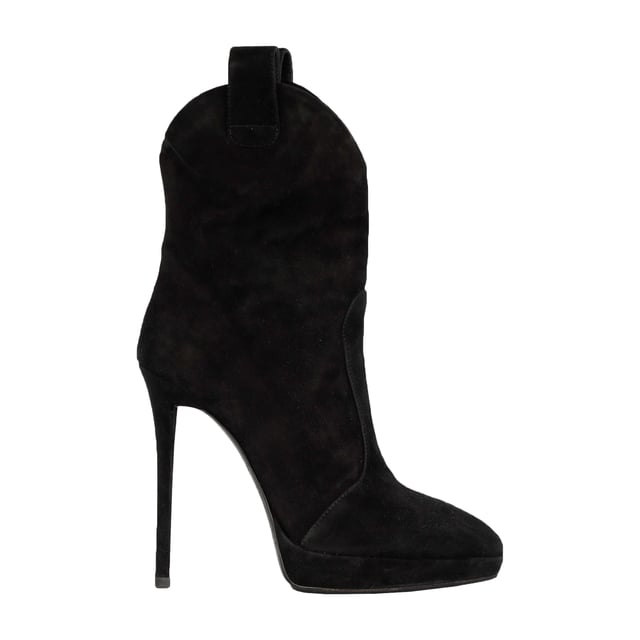 VINTAGE, RRP AS NEW
The epitome of refined elegance, these Giuseppe Zanotti Pointy Suede Black Boots are perfect for elevating the simplest outfits. With bootstraps on the side making it easy to slide into, they can be worn daily and are a must-have for every closet.
Assured Product Authenticity: This product is supplied by a renowned and trusted partner.
With this purchase, you are preserving iconic craftsmanship, celebrating heritage, and embracing the beauty of sustainable shopping.Measurments:  length: 24 mm