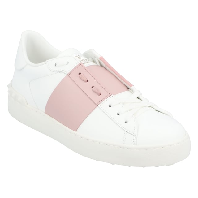 100% Calfskin
 

 Calf leather sneakers with contrasting colored band and enriched with rubber stud detail on the back. Made in Italy.