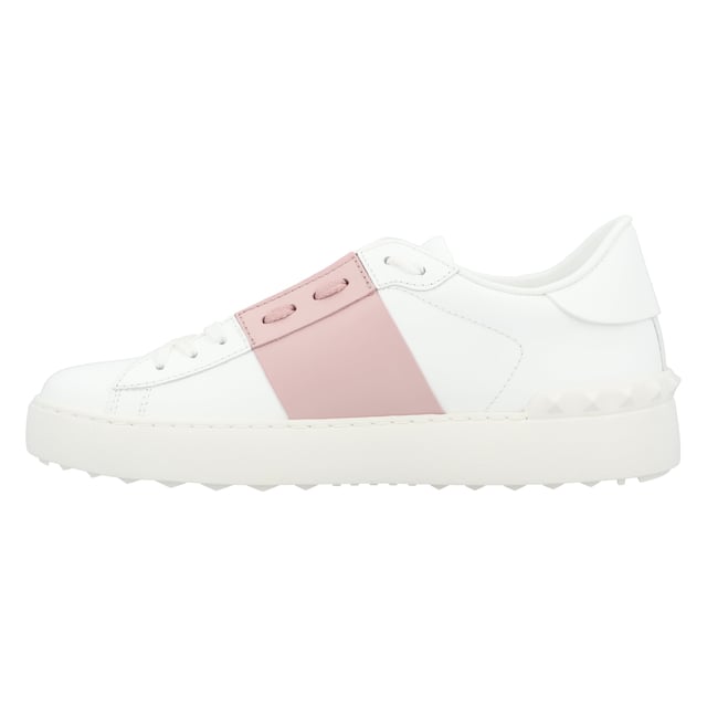 100% Calfskin
 

 Calf leather sneakers with contrasting colored band and enriched with rubber stud detail on the back. Made in Italy.