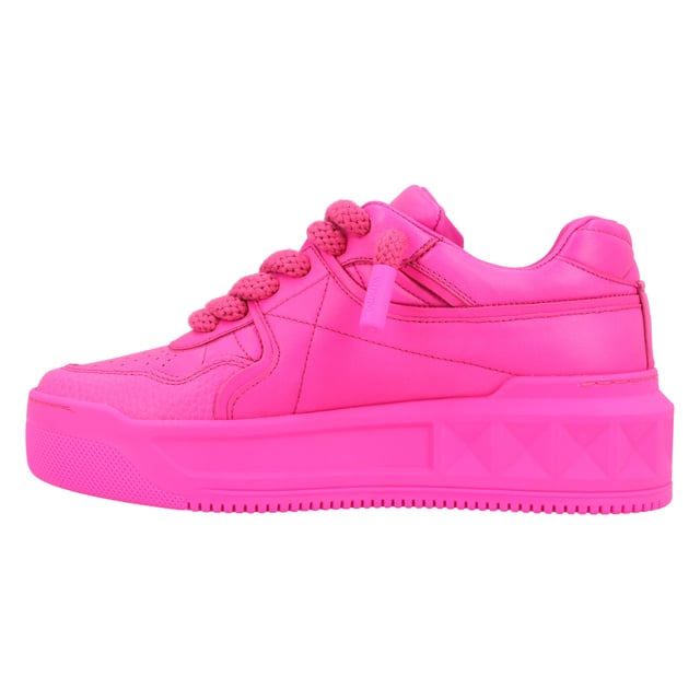 Sole: rubber
 Platform Height: 1.5 inches
 Features: padded tongue and collar, pyramid stud at outer side
 Material: nappa leather and grained leather
 Lining: buffed leather and mesh