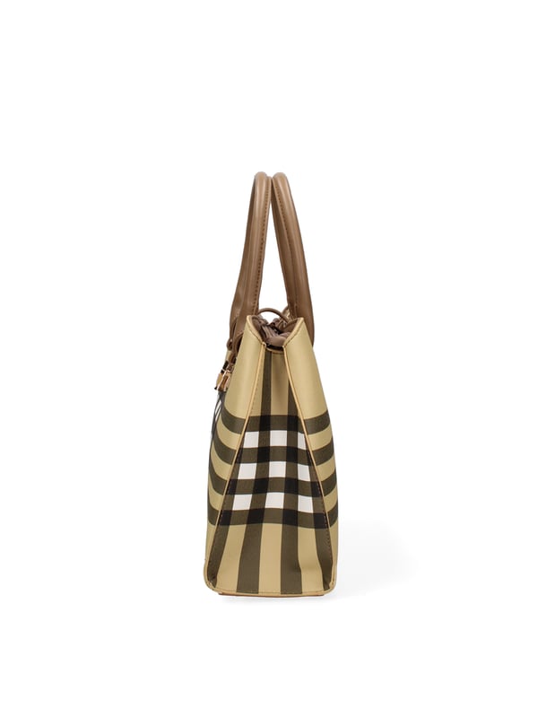 Dameshandtas met ritssluiting. één met ritssluiting en één open binnenzak. afwezige externe zakken. ontbrekende schouderband. In PU-handvat. een binnencompartiment.  extern materiaal. 100% polyester binnenkant. Afmetingen: 33x23x10 cm. Modeproduct