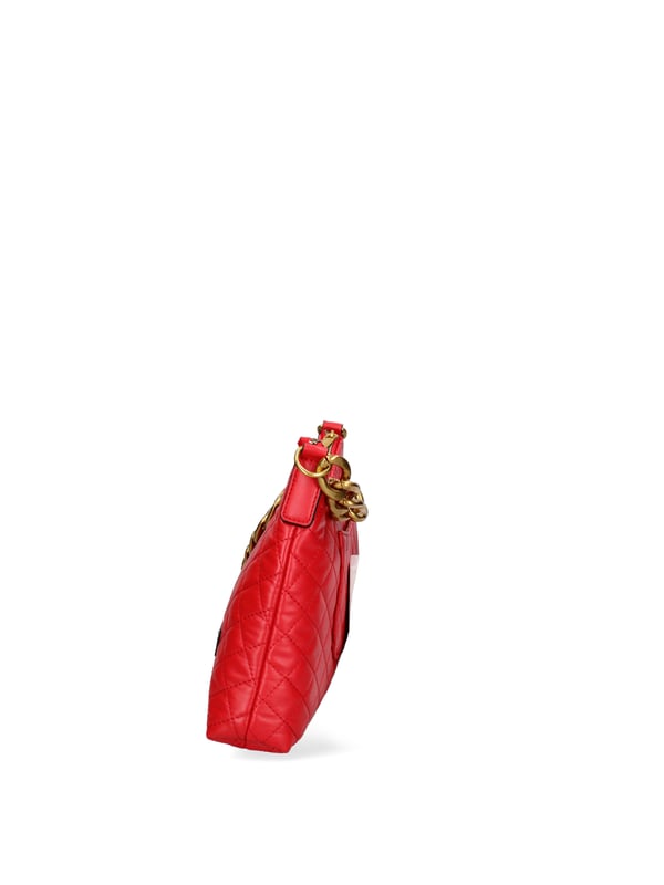 Bolso bandolera para mujer. El cierre es con cremallera. Los bolsillos internos son uno con cremallera y otro abierto. Los bolsillos externos están ausentes. La bandolera es de cadena. Falta el mango. Hay un compartimento interno. El material externo es 100%PU. Internamente es 100% Poliéster. Medidas: 31x21x5 cm. Producto de moda