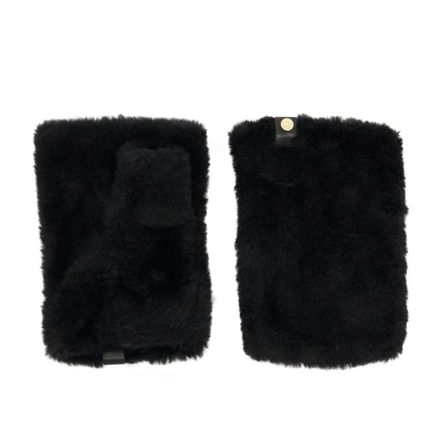 Dune Accessories Ichigo - Faux Fur Fingerless Gloves Essential winter accessories? Pick Ichigo and stay warm while keeping your fingers free. These stylish and functional fingerless gloves boast signature branding and are made from a soft faux fur fabric for extra cosy vibes.