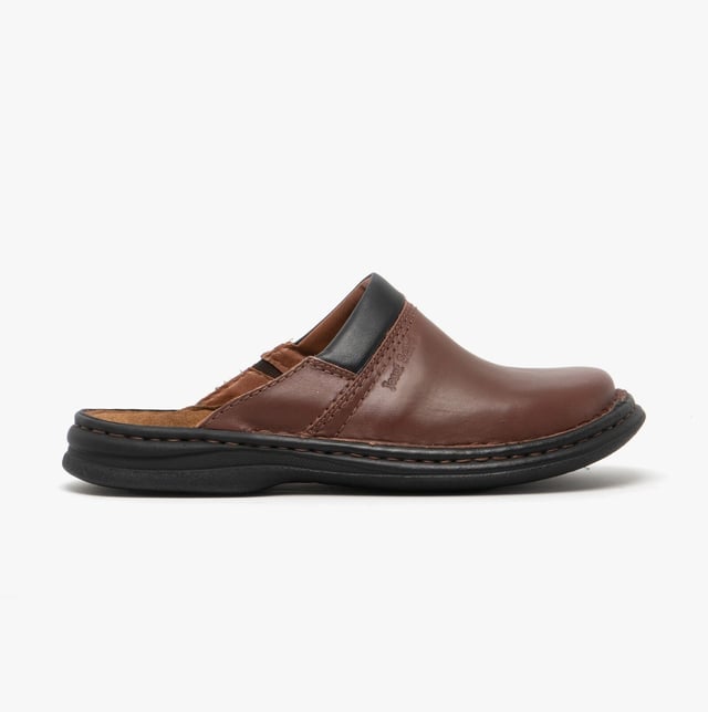 These men's leather clogs feature a lightweight design with a round toe, slip-on closure, and polyurethane sole, offering comfort for casual wear