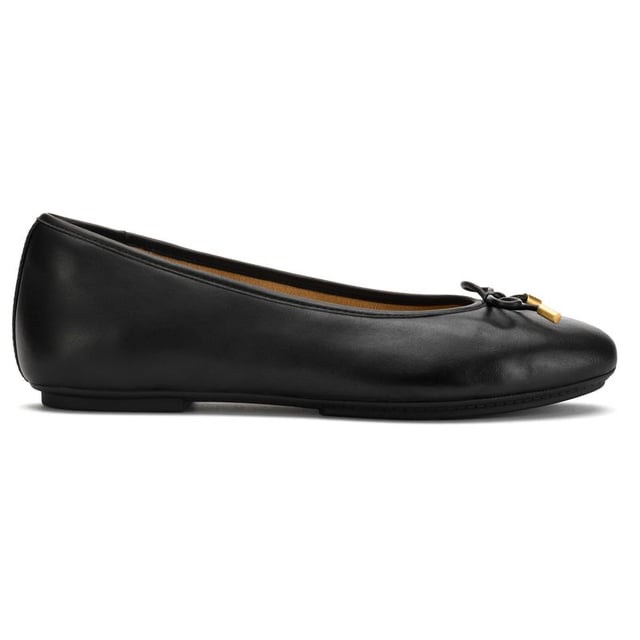 Fitflop Delicato Shoes The Delicato ballerina from Fitflop features a sleek modern square-toe silhouette and feels like a sneaker. Crafted in luxe butter-soft nappa leather, including a little bow, these delicate slip-ons are designed for an enhanced fit and are unbelievably comfortable, thanks to the supportive moulded footbeds and the signature Dynamicush cushioning soles. A light, slim, refined chic ballerina your feet will love.