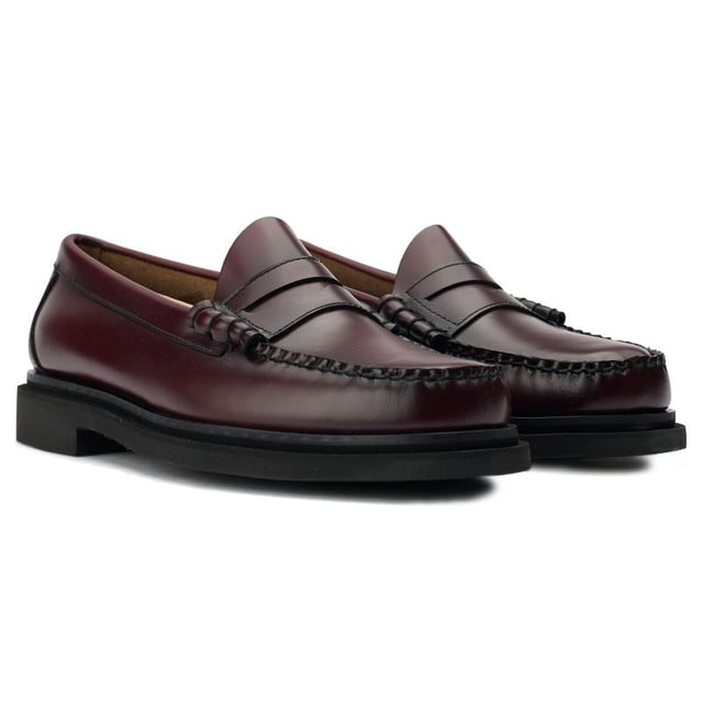Change up your footwear game with the Step Larson Penny Loafer from G.H.Bass, a black leather treasure handcrafted exclusively with G.H.Bass's traditional hand-sewing techniques. The shoes are defined by innovative step welt detailing that merges the sole with the upper, giving the loafers a new elevated profile. A new sophisticated design with a literal modern edge provides added grip, durability, comfort, and style.
