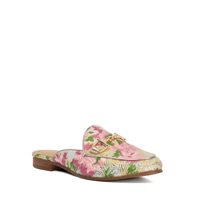 For a smart casual look that's as comfy as it is stylish, you'll need Glairing. Designed in a slip-on style with gold-tone buckle detailing and a low block heel, these shoes are the perfect pick for work meetings, dinner dates and beyond.