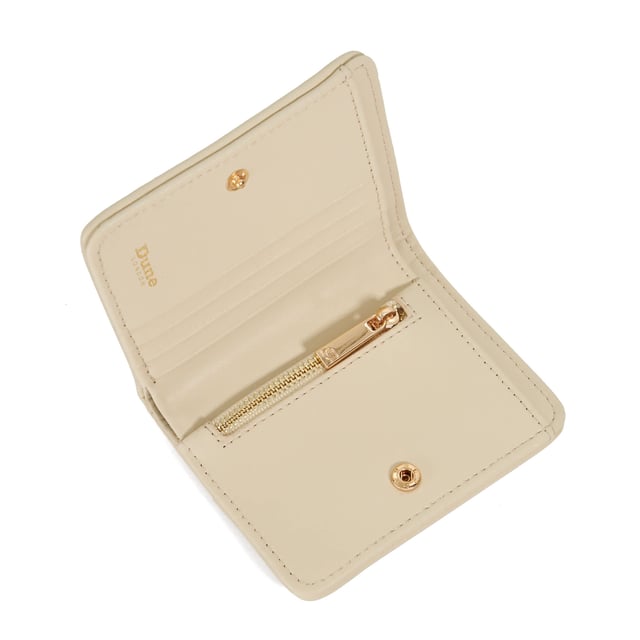 Keep your essentials cute and organised with Kaci, our expertly crafted quilted leather purse adorned with our branded Dune Bug embellishment. Designed with a popper fastening and an internal zip pocket, there's plenty of space to store your coins and cards.