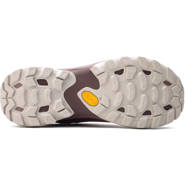 De Moab Speed 2 GORE-TEX® is de nieuwste innovatie op het gebied van trailhiken en outdooractiviteiten van Merrell. Deze nieuwe en verbeterde generatie prestatiegerichte hiking trainers combineert de kennis en trailinzichten van de bestverkochte hikingschoen, de Moab, met de nieuwste innovaties van atletische hikingschoenen en outdoor trainers over de hele wereld met waterdichte eigenschappen dankzij GORE-TEX®.