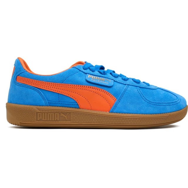 Smash your sporty looks in this version of the Palermo trainer from Puma. The subtle suede upper, cushioned insole and a padded collar make every step a breeze and the iconic Puma symbol and logo add instant brand recognition. Heritage-inspired but perfectly up-to-date with vintage vibes, these court-style sneakers never cease to impress.