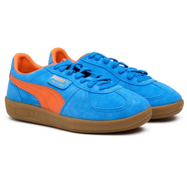 Smash your sporty looks in this version of the Palermo trainer from Puma. The subtle suede upper, cushioned insole and a padded collar make every step a breeze and the iconic Puma symbol and logo add instant brand recognition. Heritage-inspired but perfectly up-to-date with vintage vibes, these court-style sneakers never cease to impress.
