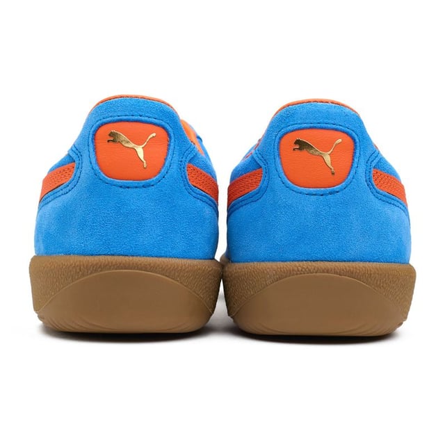 Smash your sporty looks in this version of the Palermo trainer from Puma. The subtle suede upper, cushioned insole and a padded collar make every step a breeze and the iconic Puma symbol and logo add instant brand recognition. Heritage-inspired but perfectly up-to-date with vintage vibes, these court-style sneakers never cease to impress.