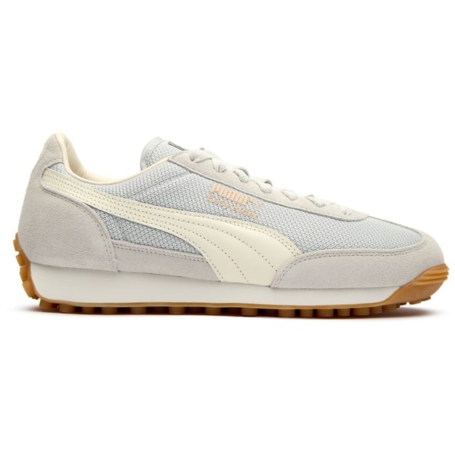 PUMA Easy Rider Premium ofrece un estilo clásico con comodidad moderna. Estas zapatillas para hombres en gris combinan un upper de gamuza premium con la icónica silueta de running que definió el estilo de pista de los años 70. La suela de EVA proporciona una amortiguación ligera, mientras que la suela de goma asegura una tracción confiable para el uso diario. Con detalles pensados como plantillas acolchadas y agujetas de repuesto incluidas, estos zapatos informales ofrecen tanto herencia atlética como atractivo contemporáneo. Una adición atemporal a cualquier colección de zapatillas.