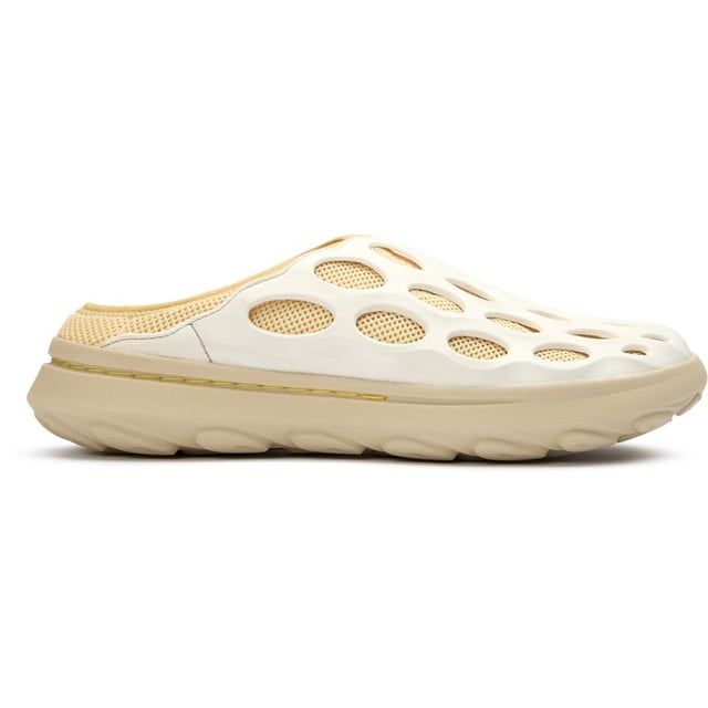 Abrace las aventuras al aire libre con confianza en las sandalias Merrell Hydro para hombres. Estas sandalias deportivas blancas combinan durabilidad con un diseño ecológico, presentando una carcasa protectora de EVA y un forro de malla transpirable para mantener los pies cómodos durante el uso activo. La plantilla de espuma integrada, envuelta en malla 100% reciclada, proporciona un excelente soporte mientras reduce el impacto ambiental. Con un resistente upper sintético y una suela de EVA confiable, estas versátiles sandalias ofrecen rendimiento y sostenibilidad sin comprometer la calidad confiable de Merrell.