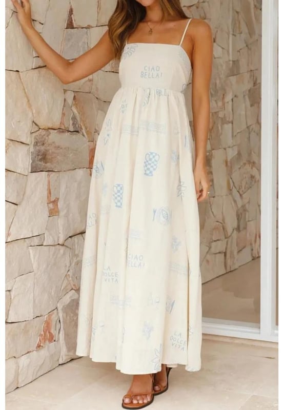 Diseño fruncido y con smock  
Detalle de corte en la parte posterior  
Tela opaca  
Fabricado con 95% poliéster y 5% elastano  
Sin elasticidad  
Sin forro  
Lavable a máquina en frío, secar a baja temperatura  
Importado  
Disponible en tallas S a XL  
Material: 100% algodón