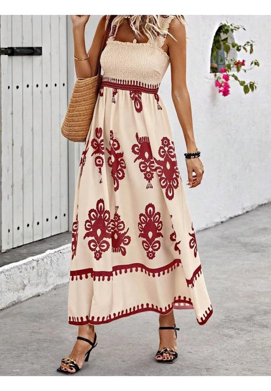 Vestido maxi de tirantes anchos con estampado fruncido  
Características: Fruncido y pliegues  
Transparente: Opaco  
Elasticidad: Sin elasticidad  
Cuerpo: No forrado  
Composición del material: 95% poliéster 5% elastano  
Instrucciones de cuidado: Lavar a máquina en frío. Secar a baja temperatura.  
Importado