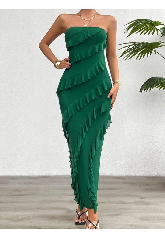 Ruffled design
  Slit back
  Opaque
  Moderate stretch
  Fully lined
  Material composition: 95% polyester 5% elastane
  Care instructions: Machine wash cold tumble dry low
  Imported