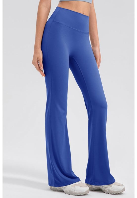 Hoge taille rechte actieve broek voor dames  
Basisstijl  
Zeer rekbaar materiaal  
Samenstelling: 80% nylon 20% elastaan  
Wasinstructies: Machinewas koud, drogen op lage temperatuur  
Geïmporteerd  
Productafmetingen: S: Pijp lengte 94,0 cm HEUP 71,0 cm Taille 48,0 cm  
Productafmetingen: M: Pijp lengte 96,0 cm HEUP 75,0 cm Taille 52,0 cm  
Productafmetingen: L: Pijp lengte 98,0 cm HEUP 79,0 cm Taille 56,0 cm  
Productafmetingen: XL: Pijp lengte 100,0 cm HEUP 83,0 cm Taille 60,0 cm  