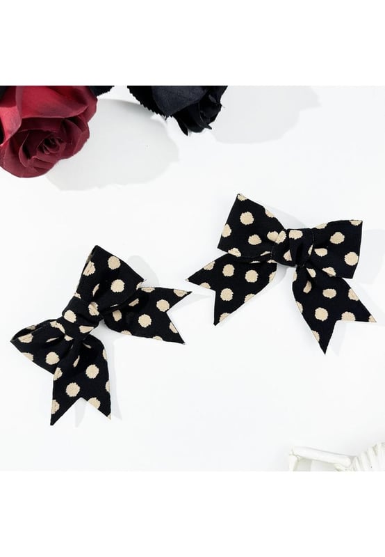 Juego de clips para el cabello con lazo de lunares de 2 piezas  
Hecho de poliéster  
Importado  
Dimensiones: Longitud 3.5 in Ancho 3.5 in  
Peso: 1 oz  
Material: Tela